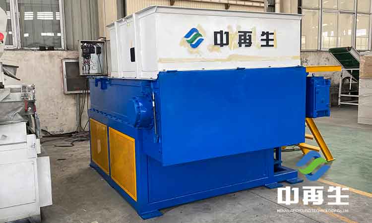 撕碎機(jī)為廢料預(yù)處理設(shè)備，打開了一個新的篇章